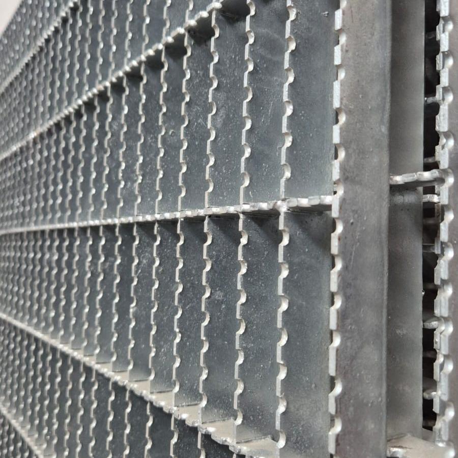 Rejilla Tipo T Acero al Carbón Galvanizado Antideslizante 3/16" x 1" T100x30mm 1 x 1 m